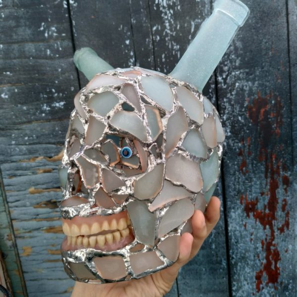 Horned sea stained glass skull with beach-found false teeth, human life-sized, 1:1, unique creepy home decor - Image 3