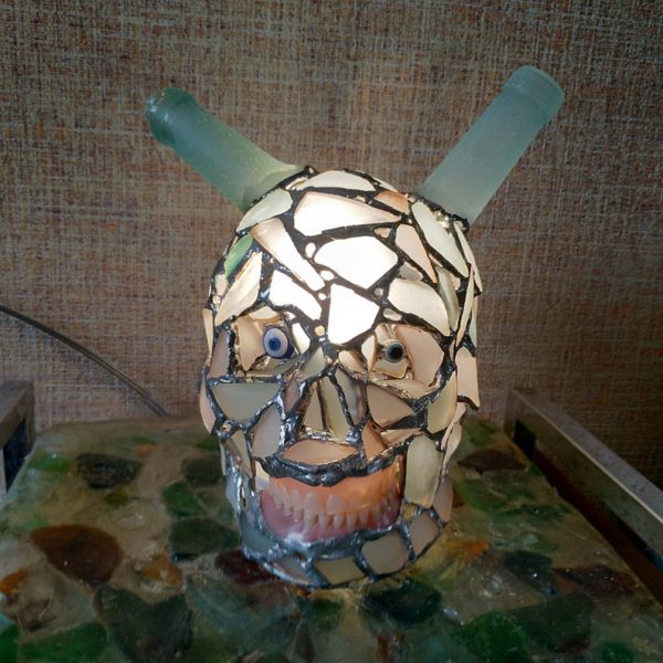 Horned sea stained glass skull with beach-found false teeth, human life-sized, 1:1, unique creepy home decor - Image 10