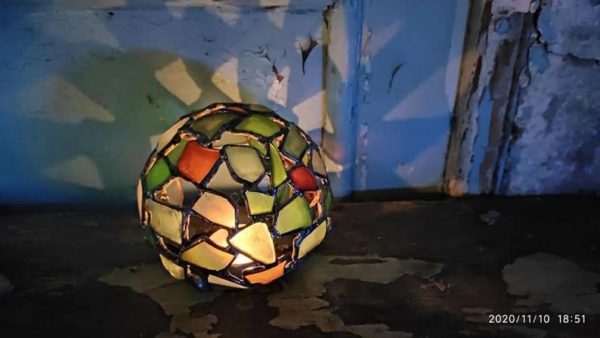 Candle holder "Christmas ball", stained glass sea glass upcycled coastal art gift - Image 6