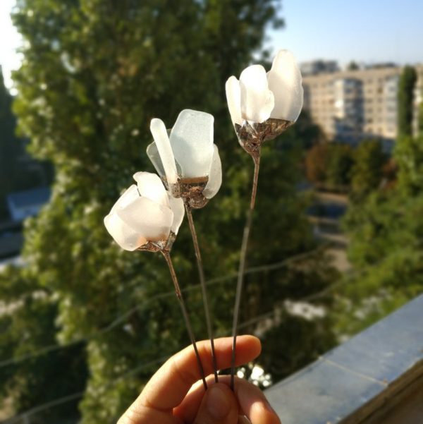 Small sea glass flowers, white or painted - Image 14