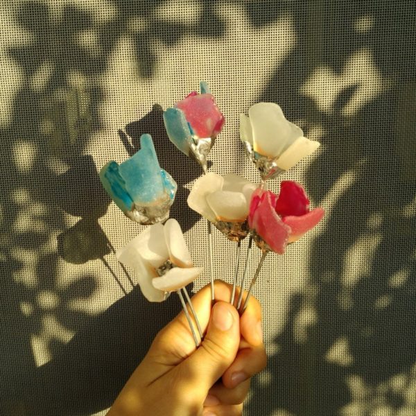 Small sea glass flowers, white or painted - Image 4