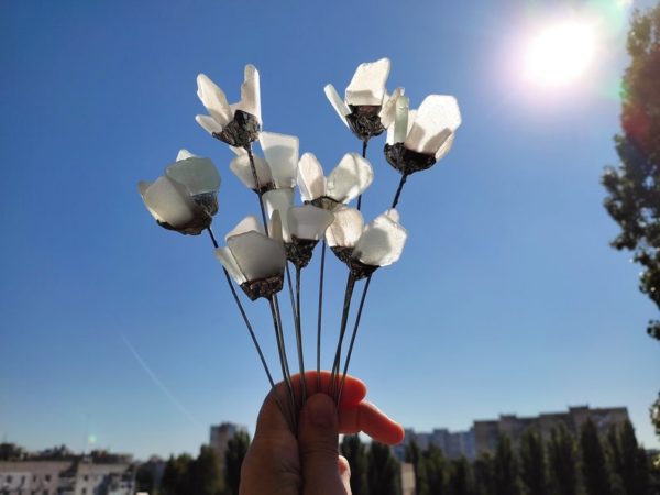 Small sea glass flowers, white or painted - Image 5