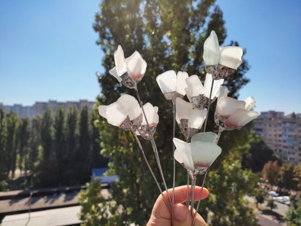 Small sea glass flowers, white or painted - Image 8