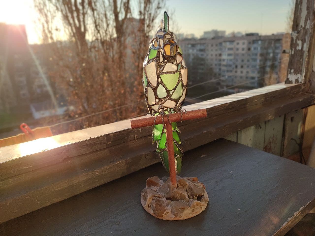 Parrot night light - sea stained glass table suncatcher, bird figurine, collectable statuette - Image 13