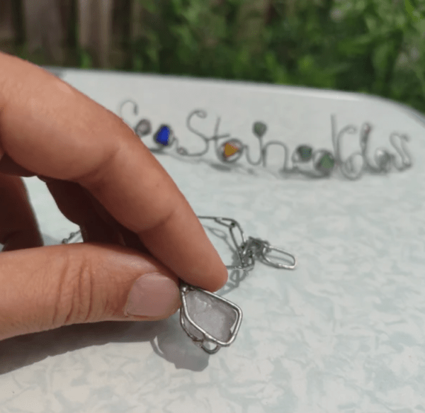 Delicate light purple sea glass bracelet, unique bijoux art jewelry - Image 6