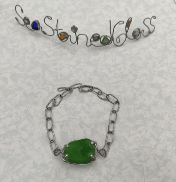 Green sea glass bracelet, unique bijoux art jewelry, adjustable length - Image 2