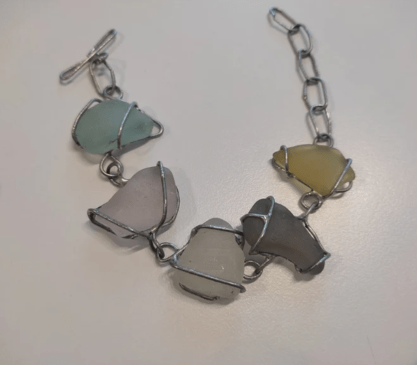 Unique sea glass bracelet, zinc-coated steel, brutalist boho beach upcycled jewelry - Image 6