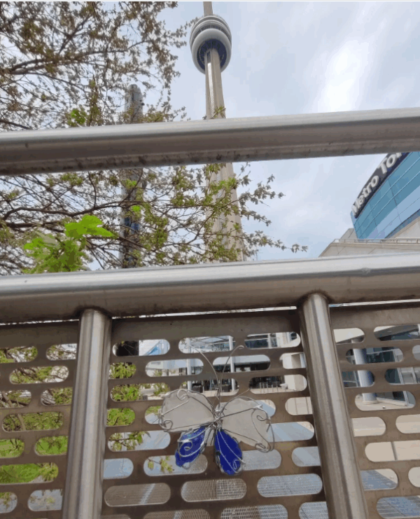 Random street art butterfly figurine, unique decoration for loft lamp shades, garden decor - Image 3