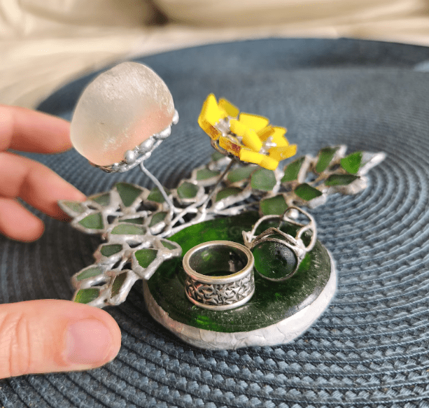 Sea glass dandelion ring dish, stained glass artificial flower composition, table suncatcher, upcycled art decor - Image 10